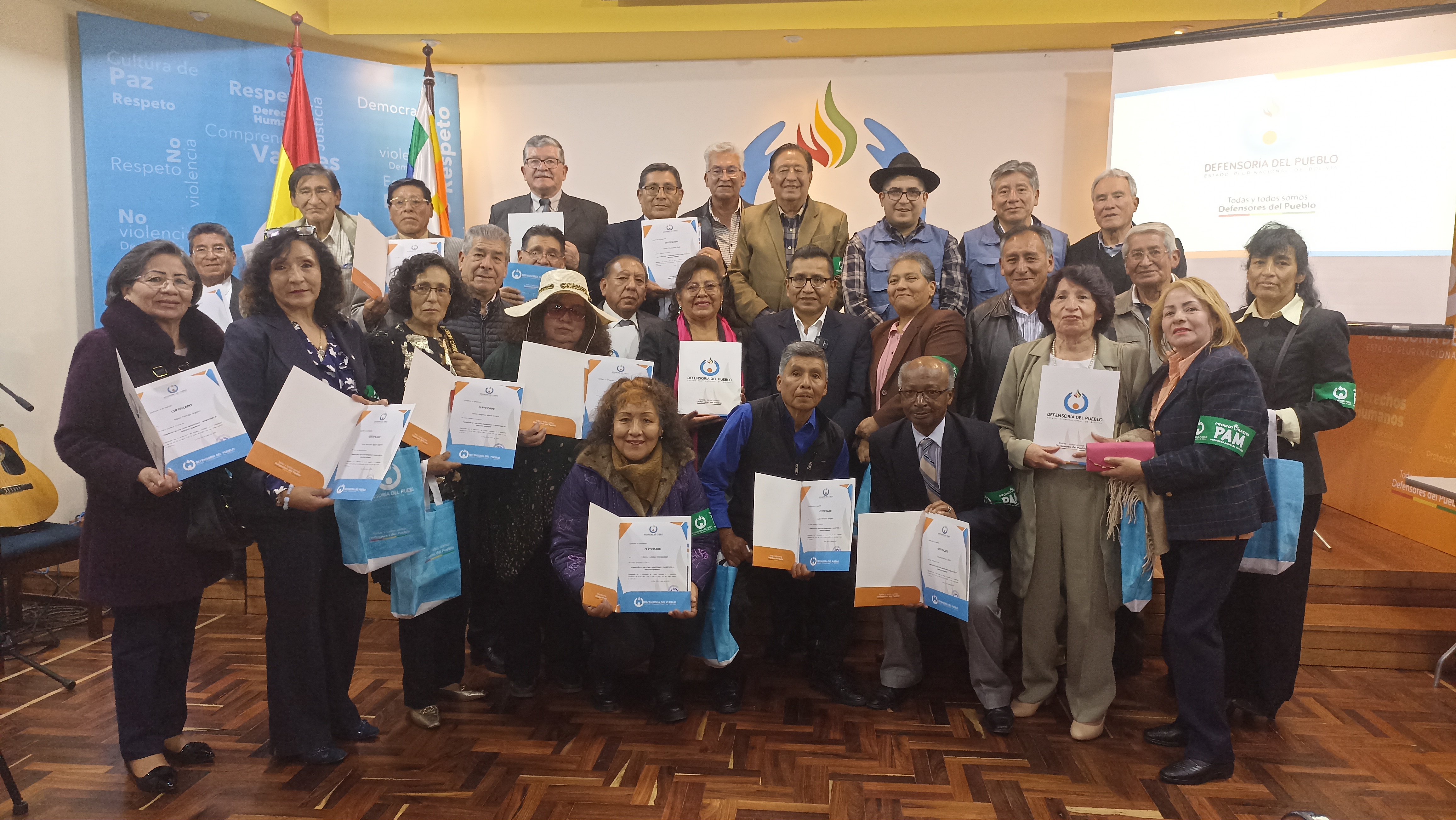 DEFENSOR DEL PUEBLO INSTA A NUEVOS PROMOTORES DE DERECHOS HUMANOS A MATERIALIZAR LA DEFENSA DE LOS DERECHOS DE LAS PERSONAS ADULTAS MAYORES