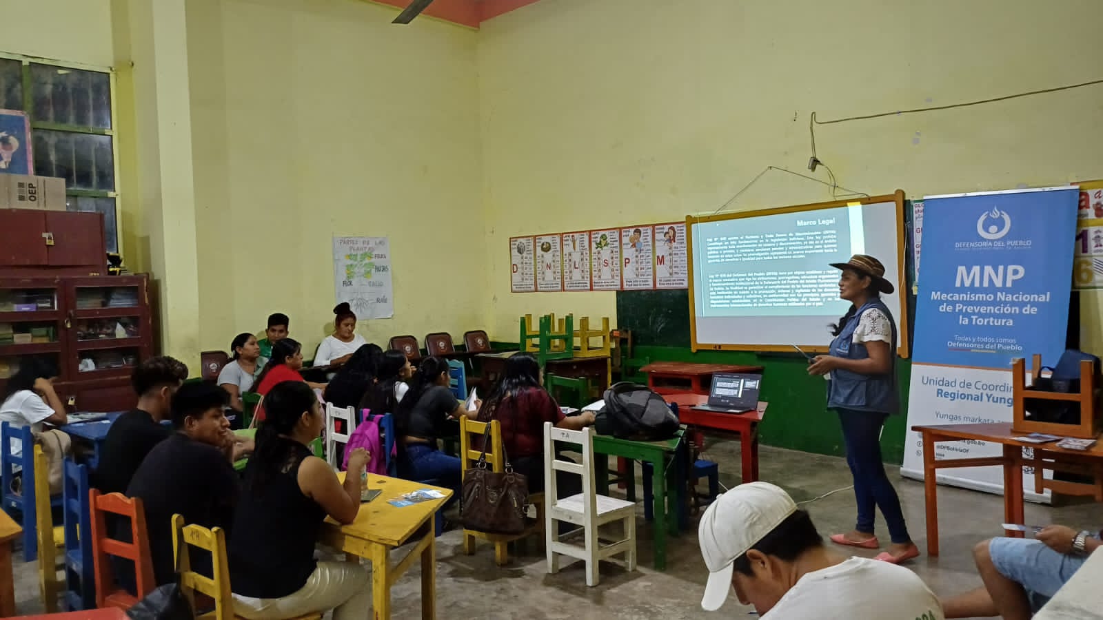DEFENSORÍA DEL PUEBLO IMPARTE TALLER SOBRE PREVENCIÓN DEL RACISMO Y DISCRIMINACIÓN DIRIGIDO A ESTUDIANTES DE LA UPEA - SEDE CARANAVI
