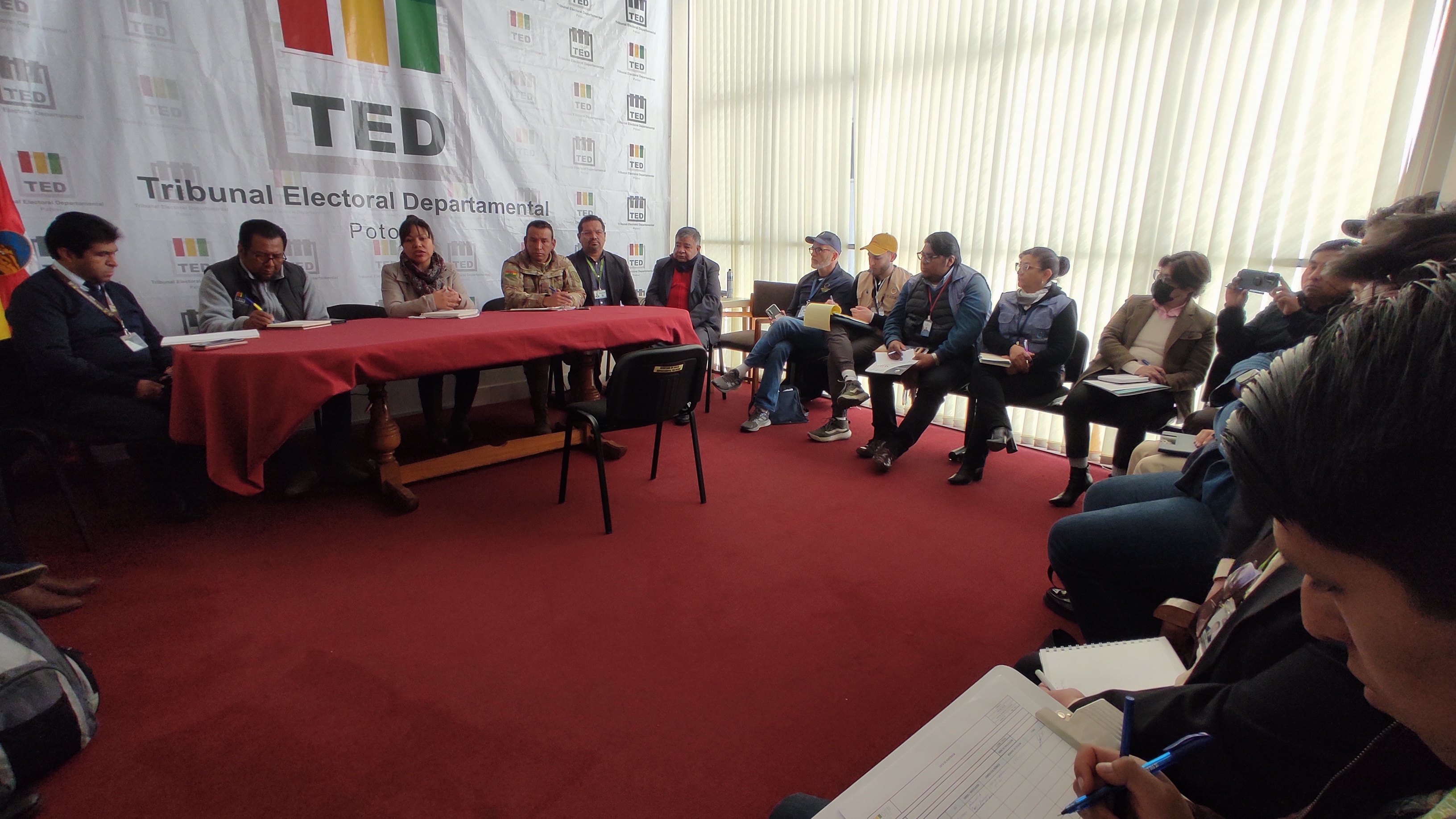 EN REUNIÓN INTERINSTITUCIONAL CONVOCADA POR EL TED POTOSÍ, DEFENSORÍA DEL PUEBLO RATIFICA SU COMPROMISO CON EL MONITOREO ELECTORAL