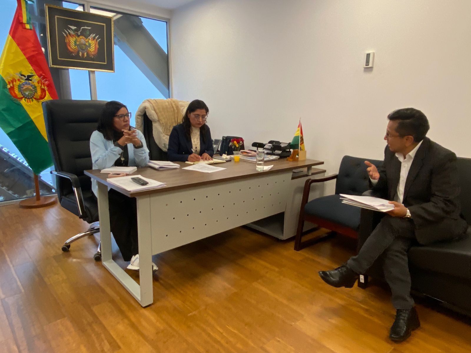 DEFENSORÍA DEL PUEBLO Y COMISIÓN LEGISLATIVA COORDINAN PROTECCIÓN DE DERECHOS DE PUEBLOS INDÍGENAS