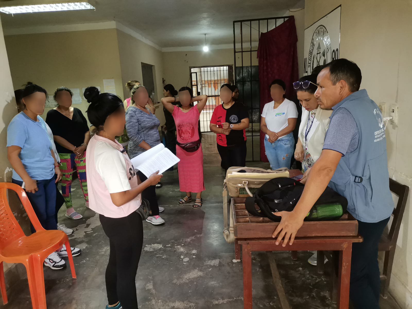 DEFENSORÍA PUEBLO SOCIALIZA EL DECRETO DE INDULTO PARA GARANTIZAR LOS DERECHOS DE MUJERES PRIVADAS DE LIBERTAD EN YACUIBA