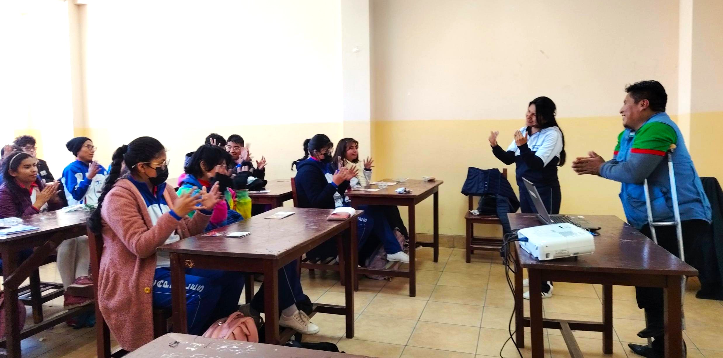 EL ALTO: DEFENSORÍA DEL PUEBLO PROMUEVE LOS DERECHOS DE LAS PERSONAS CON DISCAPACIDAD Y FORTALECE LA INCLUSIÓN CON ESTUDIANTES DE LA U.E. JUAN CAPRILES