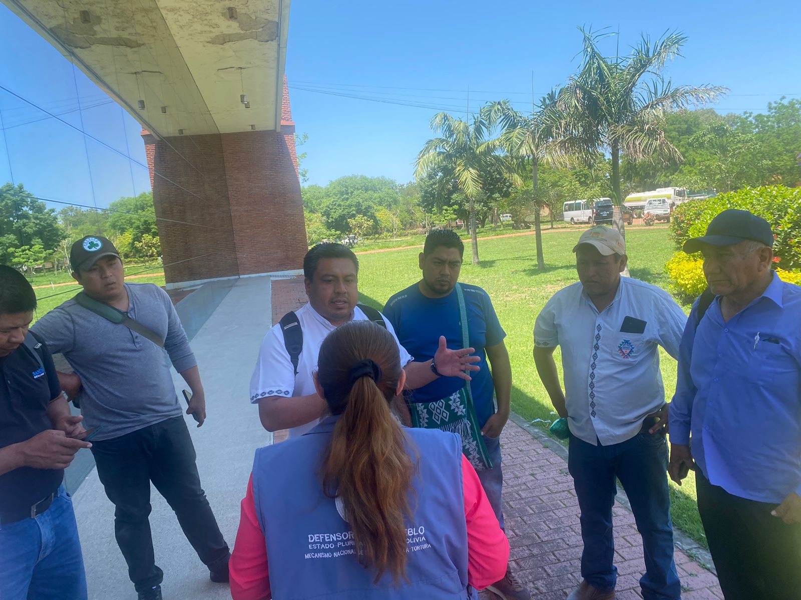 DEFENSORÍA DEL PUEBLO VIABILIZA MESA DE DIÁLOGO ENTRE AUTORIDADES GUARANÍES Y GOBIERNO DEPARTAMENTAL