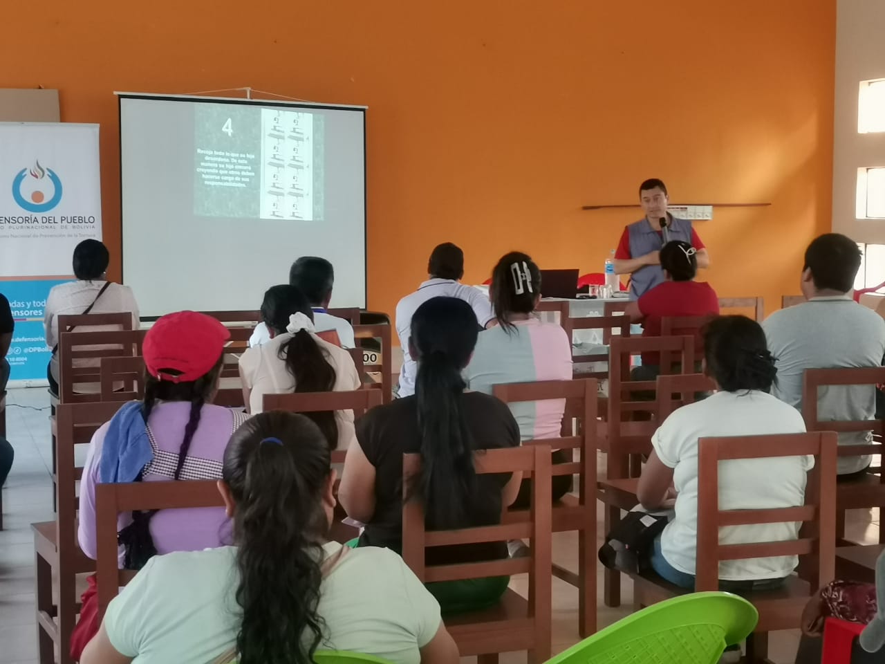 DEFENSORÍA DEL PUEBLO PROMUEVE DERECHOS Y DEBERES PARENTALES PARA UNA CRIANZA ADOLESCENTE EQUILIBRADA EN YACUIBA