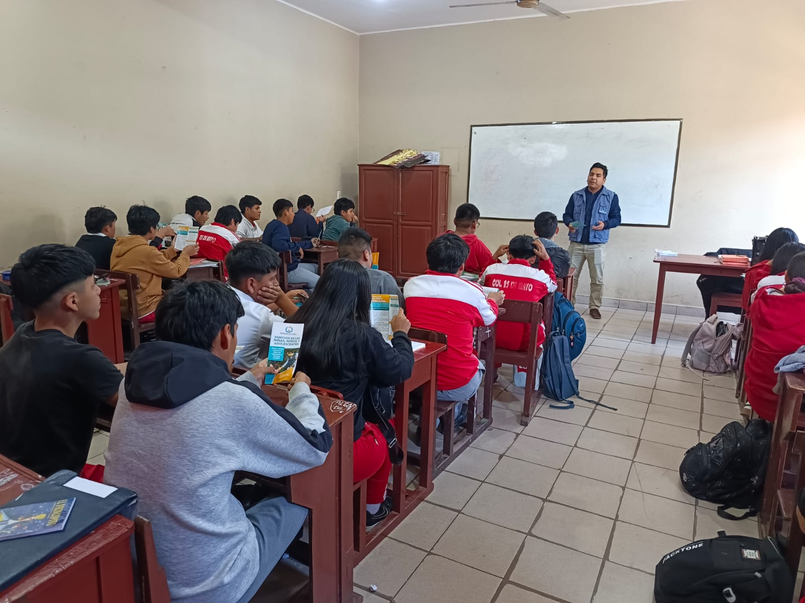 DEFENSORÍA DEL PUEBLO  CAPACITA EN DERECHOS HUMANOS A DEFENSORAS Y DEFENSORES ESTUDIANTILES EN BERMEJO