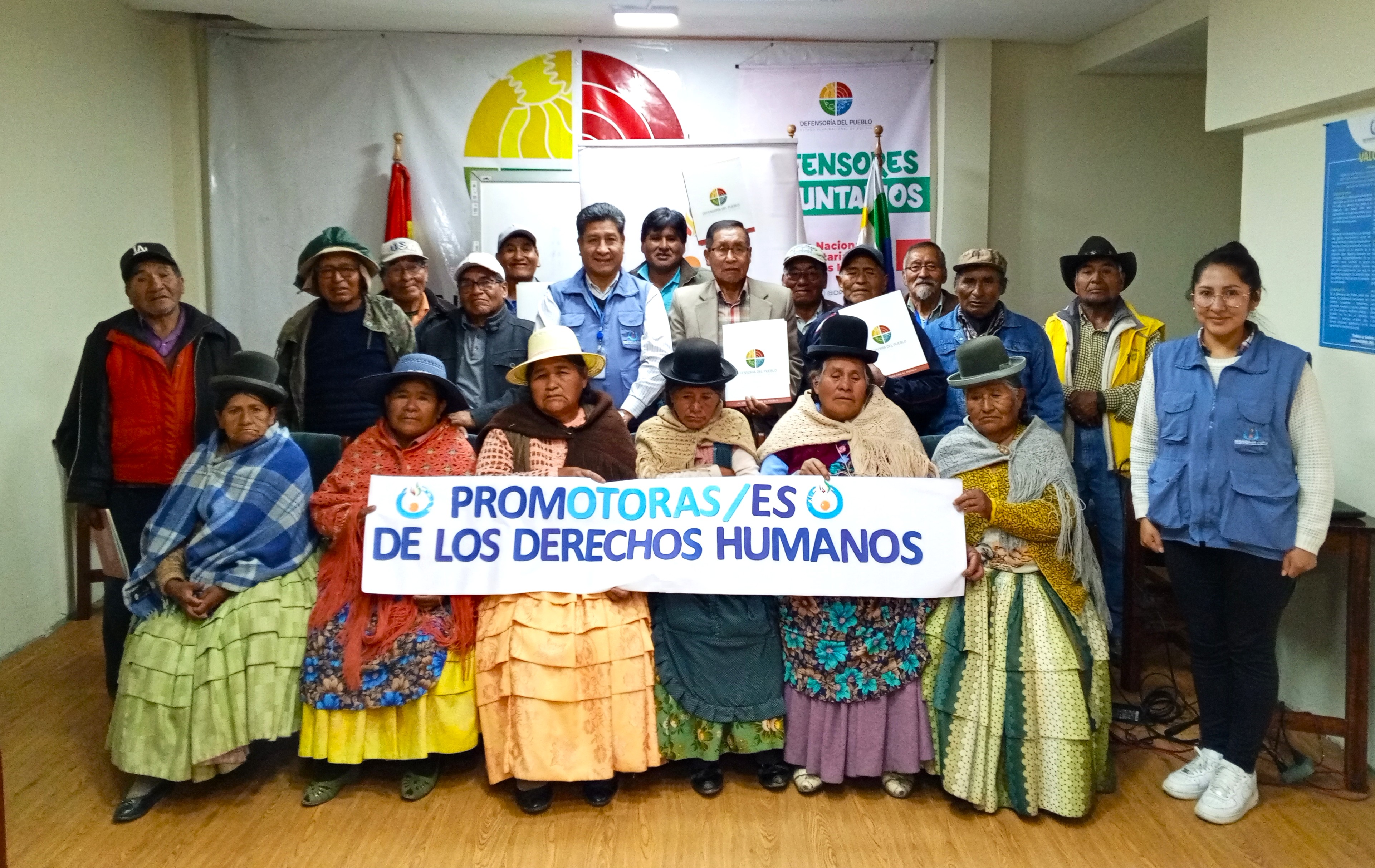 EL ALTO: ADULTOS MAYORES SE GRADUAN COMO PROMOTORAS Y PROMOTORES EN DERECHOS HUMANOS