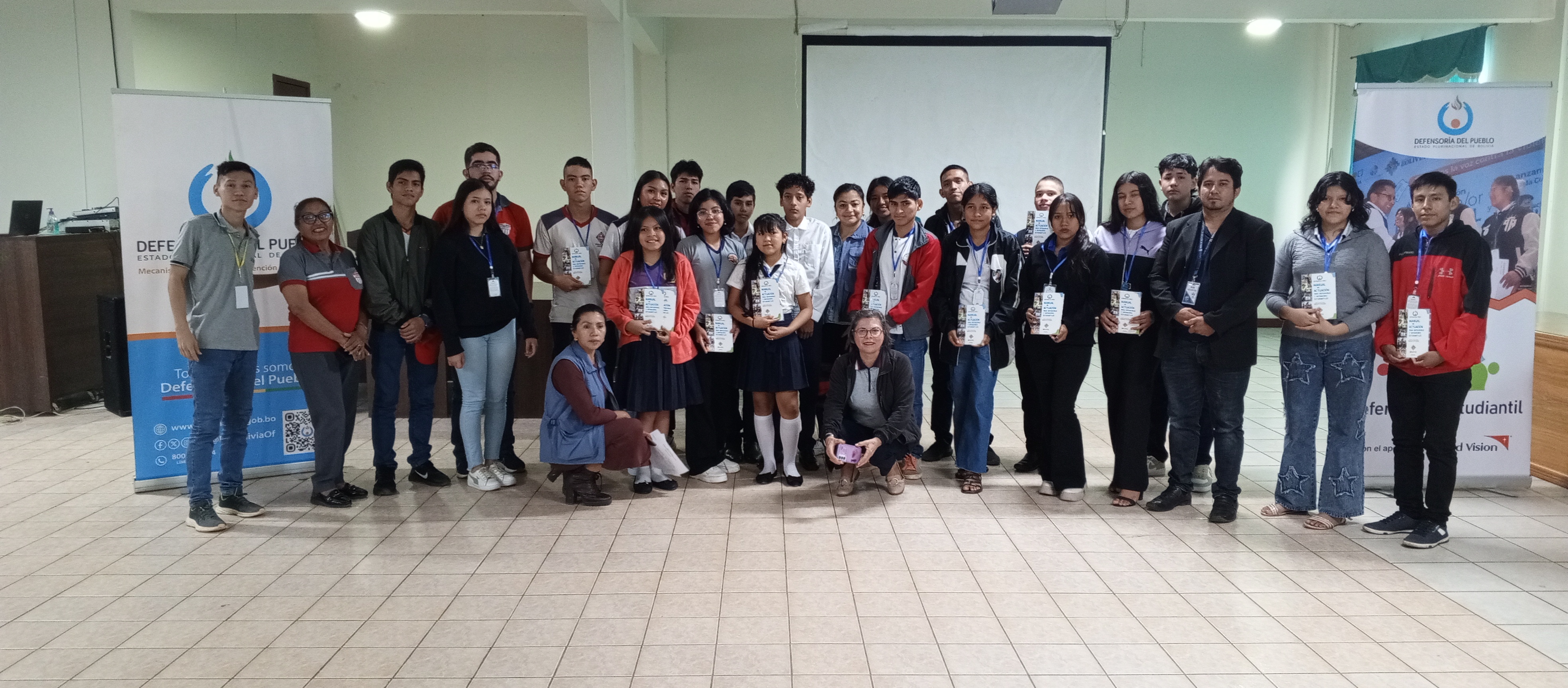 DEFENSORÍA DEL PUEBLO FORTALECE EL ROL DE DEFENSORES ESTUDIANTILES EN COBIJA, CON ENTREGA DE MANUALES DE ACTUACIÓN Y JORNADA DE SENSIBILIZACIÓN