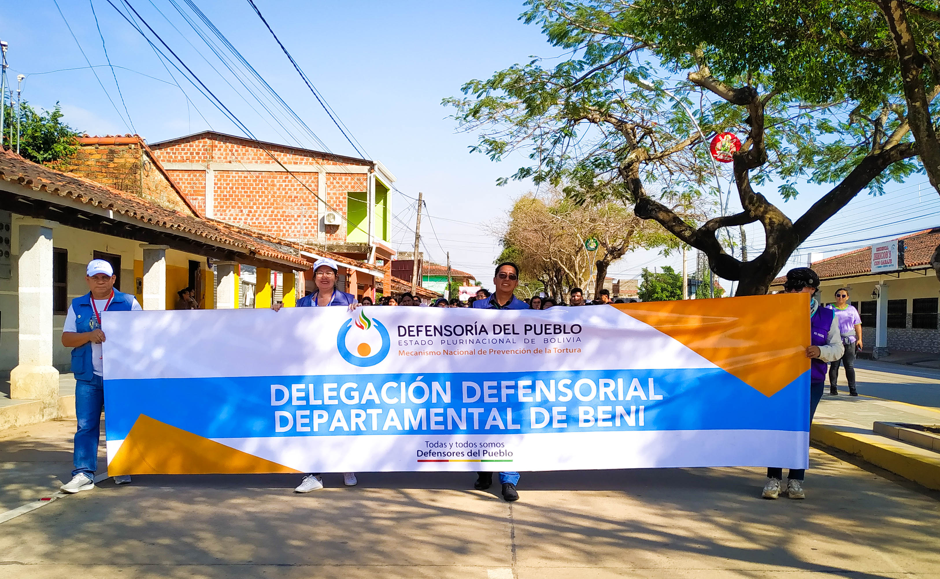 LA DEFENSORÍA DEL PUEBLO PARTICIPO EN LA MARCHA Y FERIA INTERINSTITUCIONAL POR EL DÍA MUNDIAL CONTRA LA TRATA Y TRÁFICO DE PERSONAS EN EL BENI