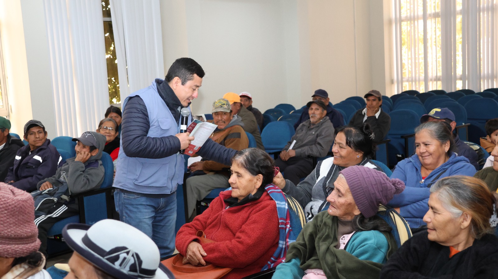 DEFENSORÍA DEL PUEBLO CAPACITA A ADULTOS MAYORES EN CARAPARÍ COMO PROMOTORES EN DERECHOS HUMANOS