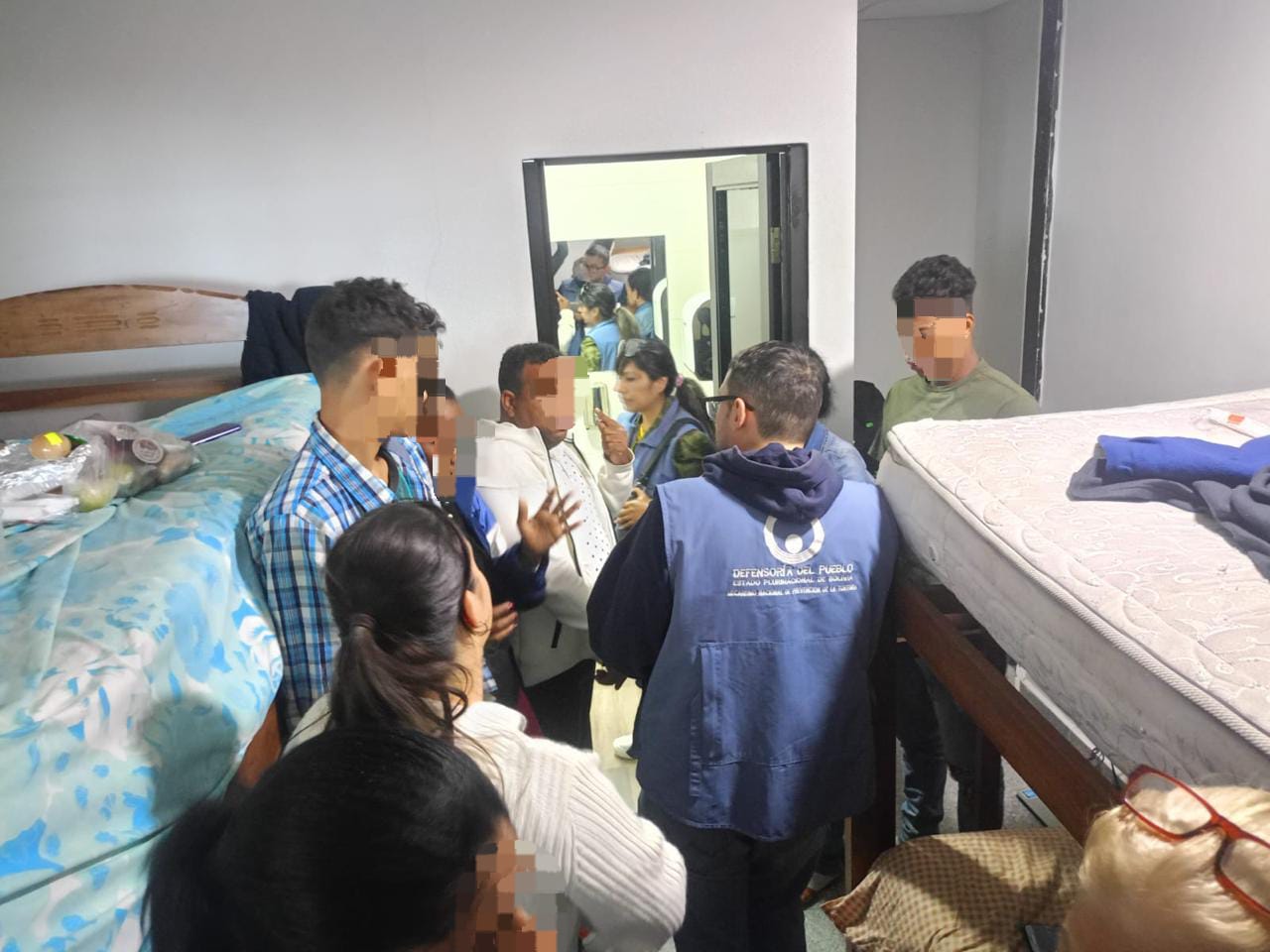 DEFENSORÍA DEL PUEBLO SIGUE SITUACIÓN MIGRATORIA DE 17 CUBANOS INADMITIDOS EN SANTA CRUZ.