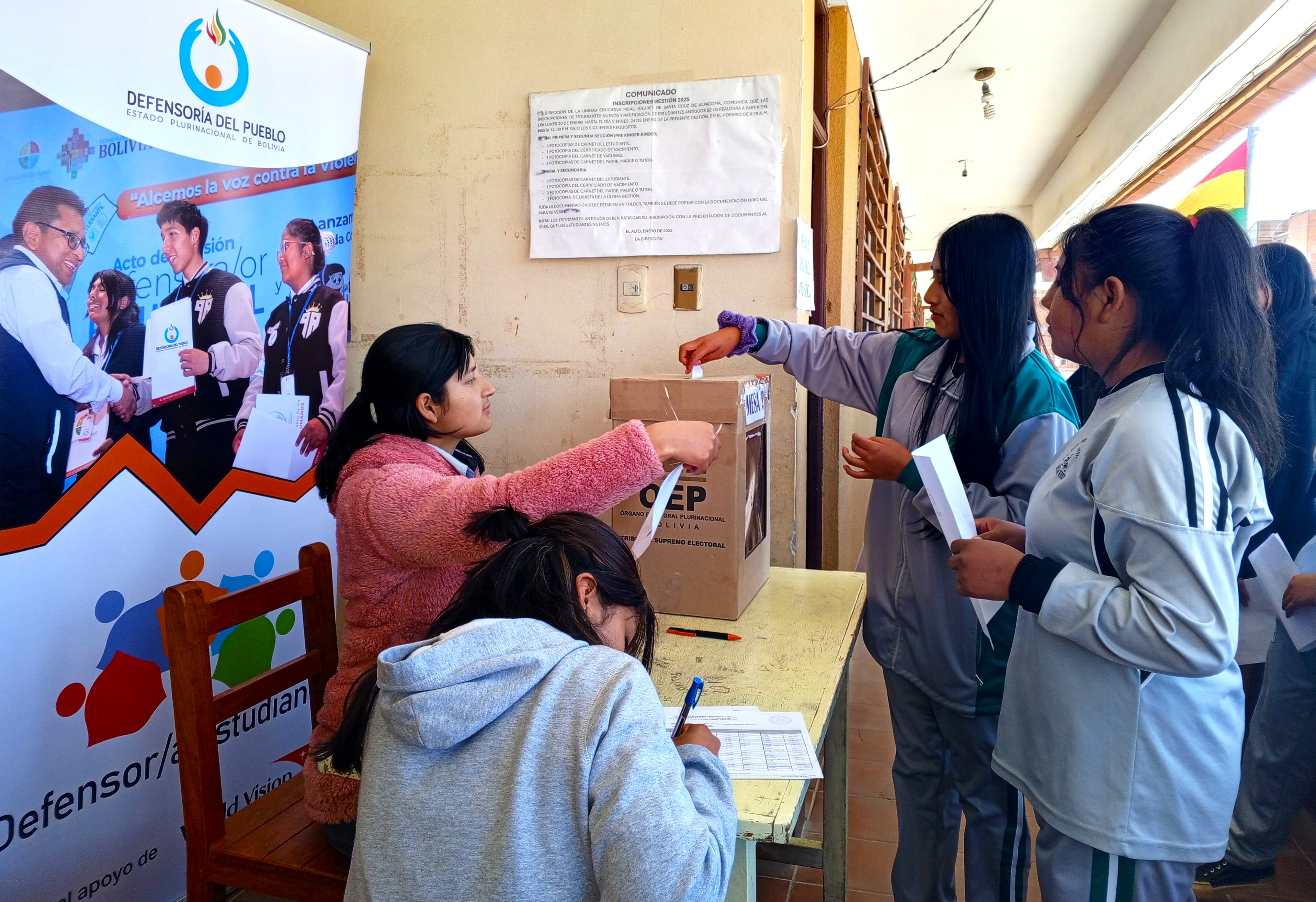 DEFENSORÍA DEL PUEBLO ACOMPAÑA ELECCIÓN DE DEFENSORES ESTUDIANTILES EN UNIDADES EDUCATIVAS DE EL ALTO