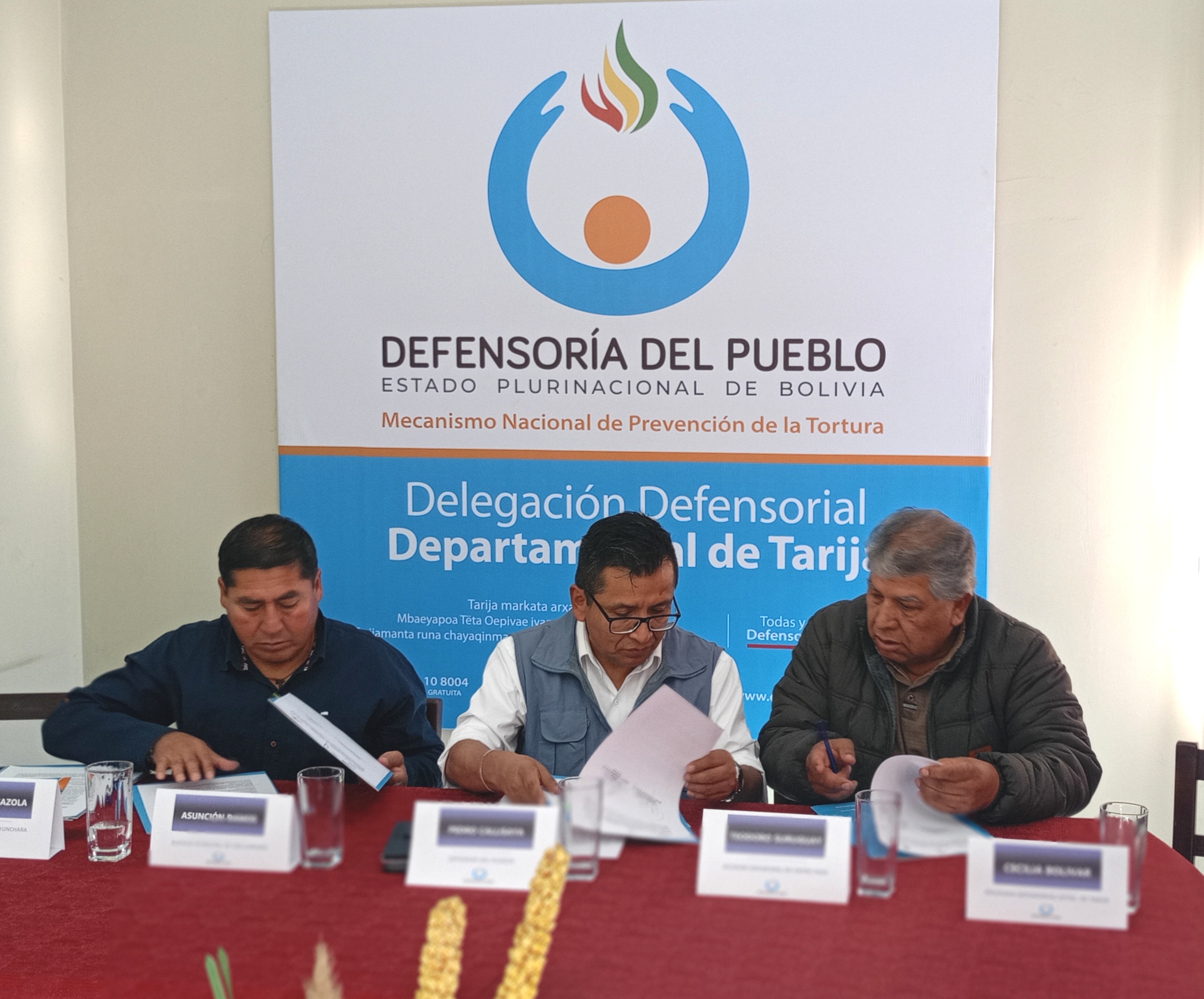 DEFENSORÍA DEL PUEBLO RENUEVA CONVENIOS CON MUNICIPIOS DE TARIJA PARA FORTALECER DERECHOS HUMANOS