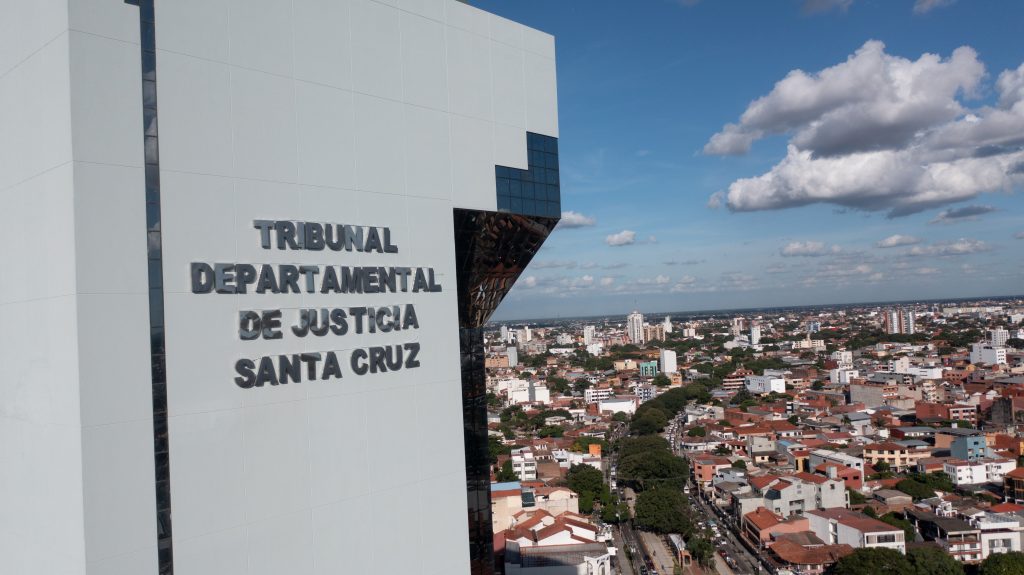 JUSTICIA EFECTIVIZA DEVOLUCIÓN DE Bs.70.MIL A EX MINISTRA DE SALUD, DEFENSORÍA DEL PUEBLO REALIZA SEGUIMIENTO AL DEBIDO PROCESO