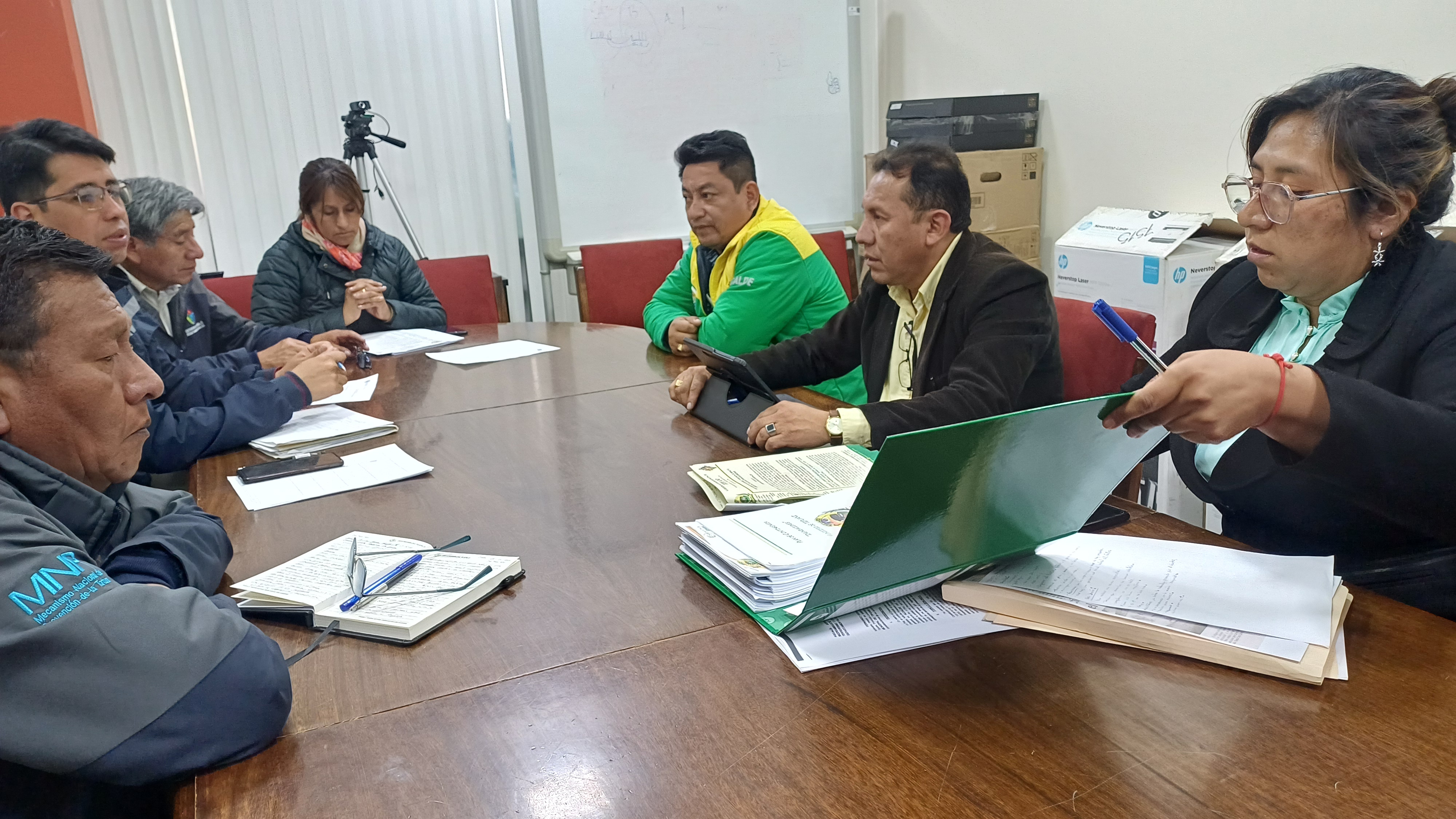 Defensoría del pueblo coordina acciones de emergencia y ayuda humanitaria tras inundaciones en el municipio de Tipuani del departamental de La Paz