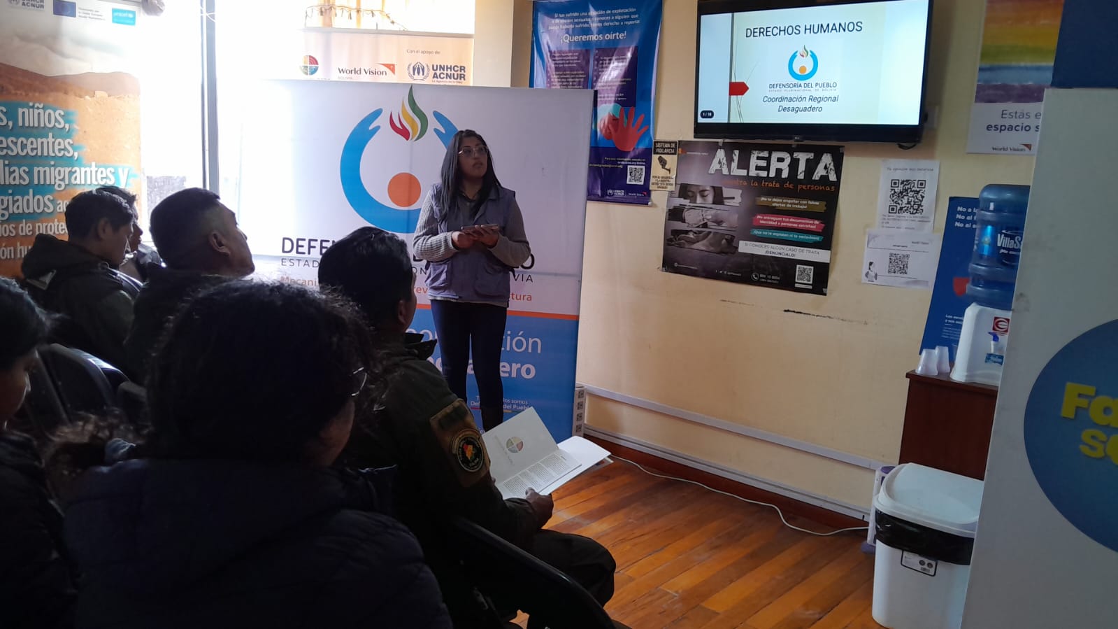 EN DESAGUADERO LA DEFENSORÍA DEL PUEBLO CAPACITA A SERVIDORES PÚBLICOS SOBRE LA LEY N°870, PROTECCIÓN A NNAS MIGRANTES Y LA SENTENCIA CONSTITUCIONAL 206