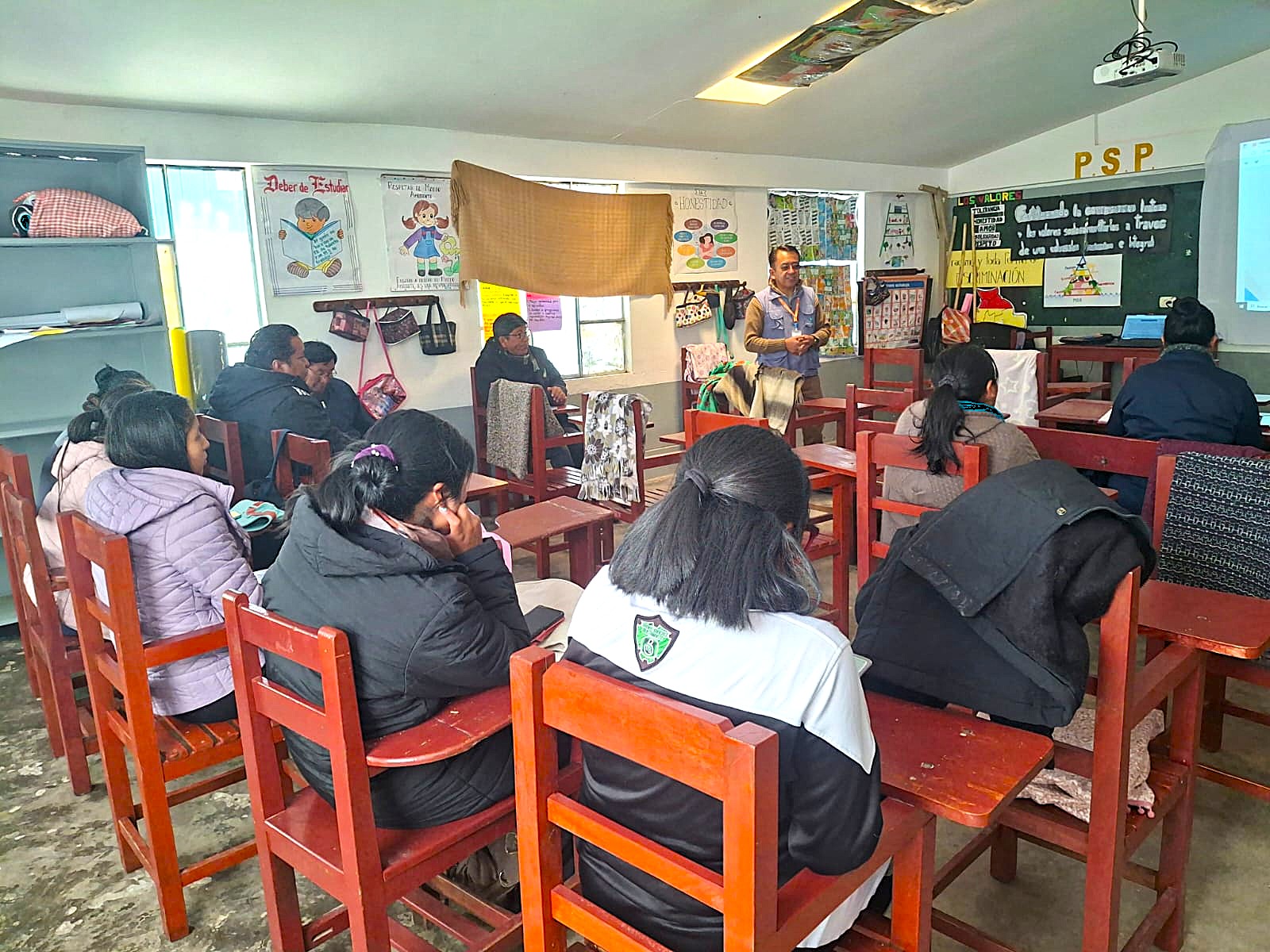 DESAGUADERO: DEFENSORÍA DEL PUEBLO SOCIALIZA EL MODELO DE ATENCIÓN A VÍCTIMAS DE VIOLENCIA SEXUAL EN UNIDADES EDUCATIVAS