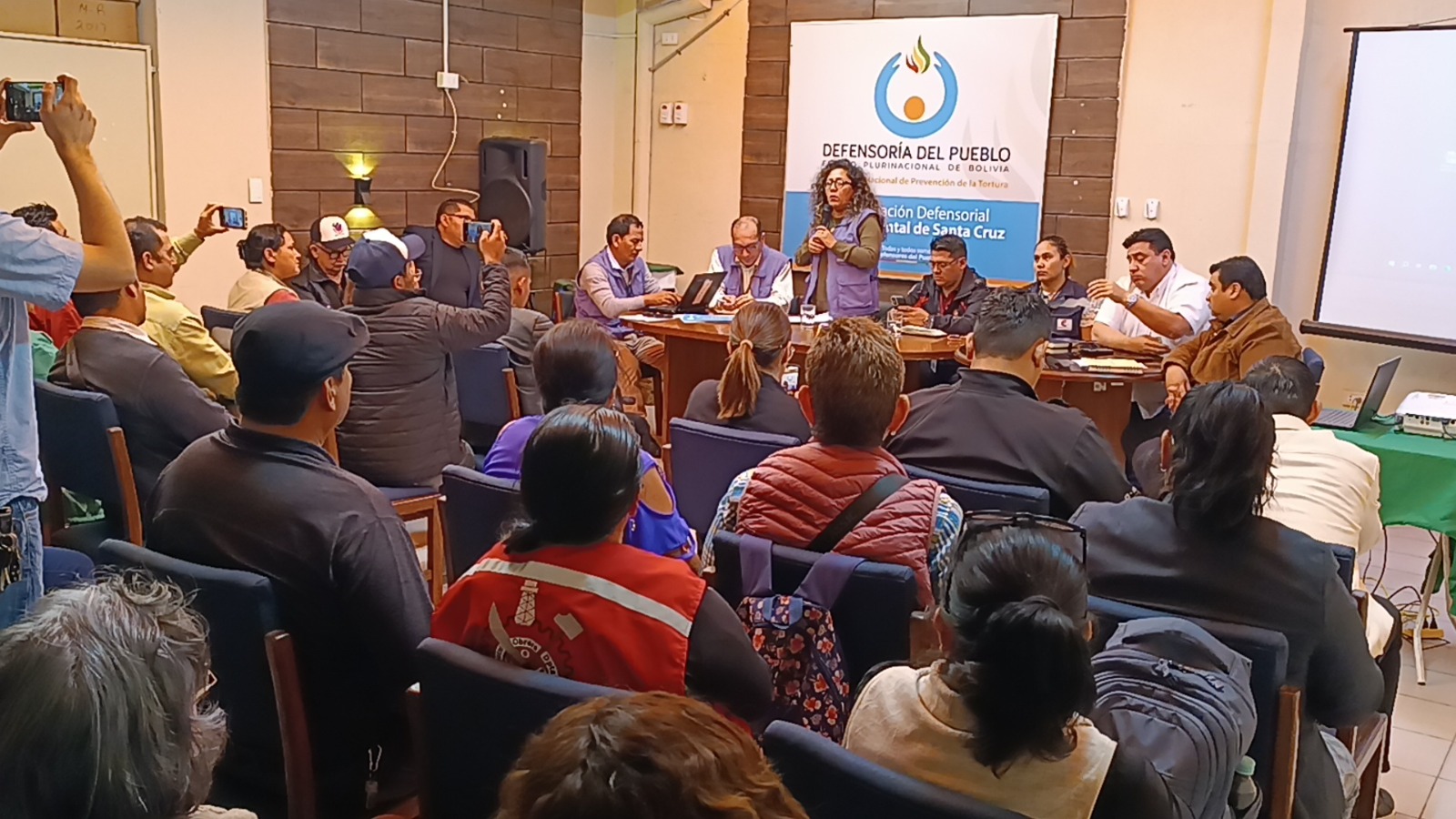 SALUD: DEFENSORÍA DEL PUEBLO REALIZARÁ SEGUIMIENTO ANTE EL MINISTERIO DE ECONOMÍA Y FINANZAS PARA QUE SE GARANTICE EL PAGO DE BONO DE VACUNACIÓN