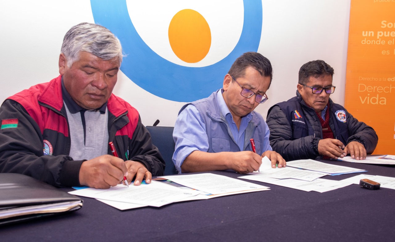 PROMOCIÓN Y DEFENSA DE LOS DERECHOS HUMANOS SE FORTALECE TRAS FIRMA DE CONVENIO CON ORGANIZACIONES VECINALES