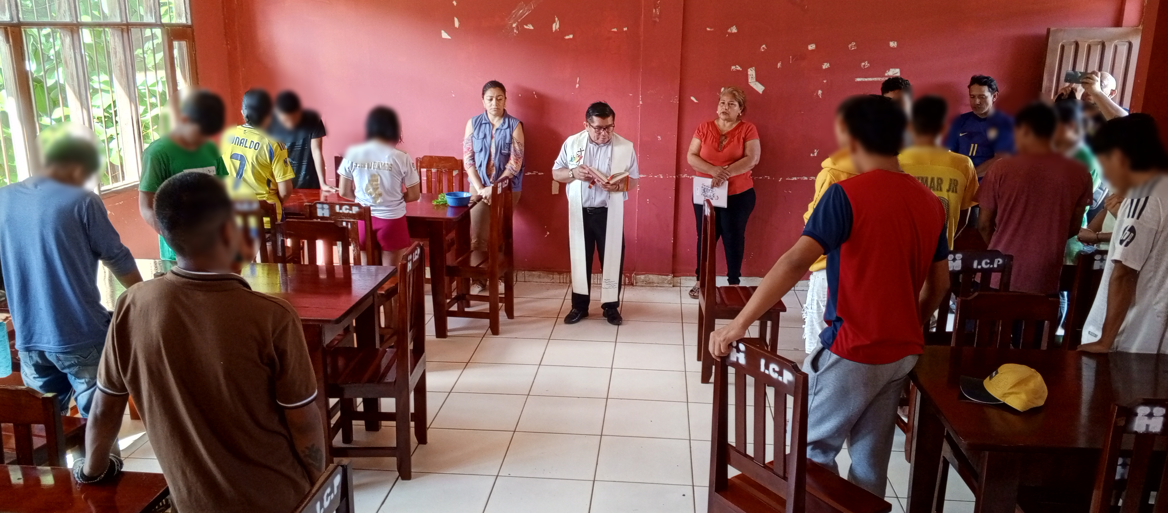 EN PANDO, DEFENSORÍA DEL PUEBLO ACOMPAÑA ENTREGA DE MOBILIARIO POR PARTE DE LA IGLESIA CATÓLICA COBIJA, EN BENEFICIO DE ADOLESCENTES PRIVADOS DE LIBERTAD