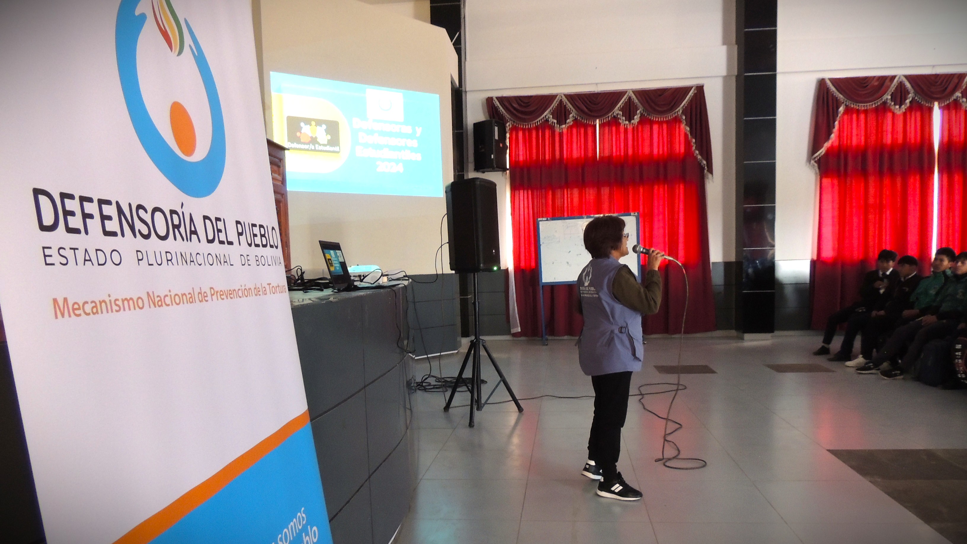 LA DEFENSORÍA DEL PUEBLO ACOMPAÑA CASO DE PRESUNTO RACISMO CONTRA DOCENTE EN POTOSÍ Y REFUERZA ACCIONES CONTRA TODA FORMA DE DISCRIMINACIÓN