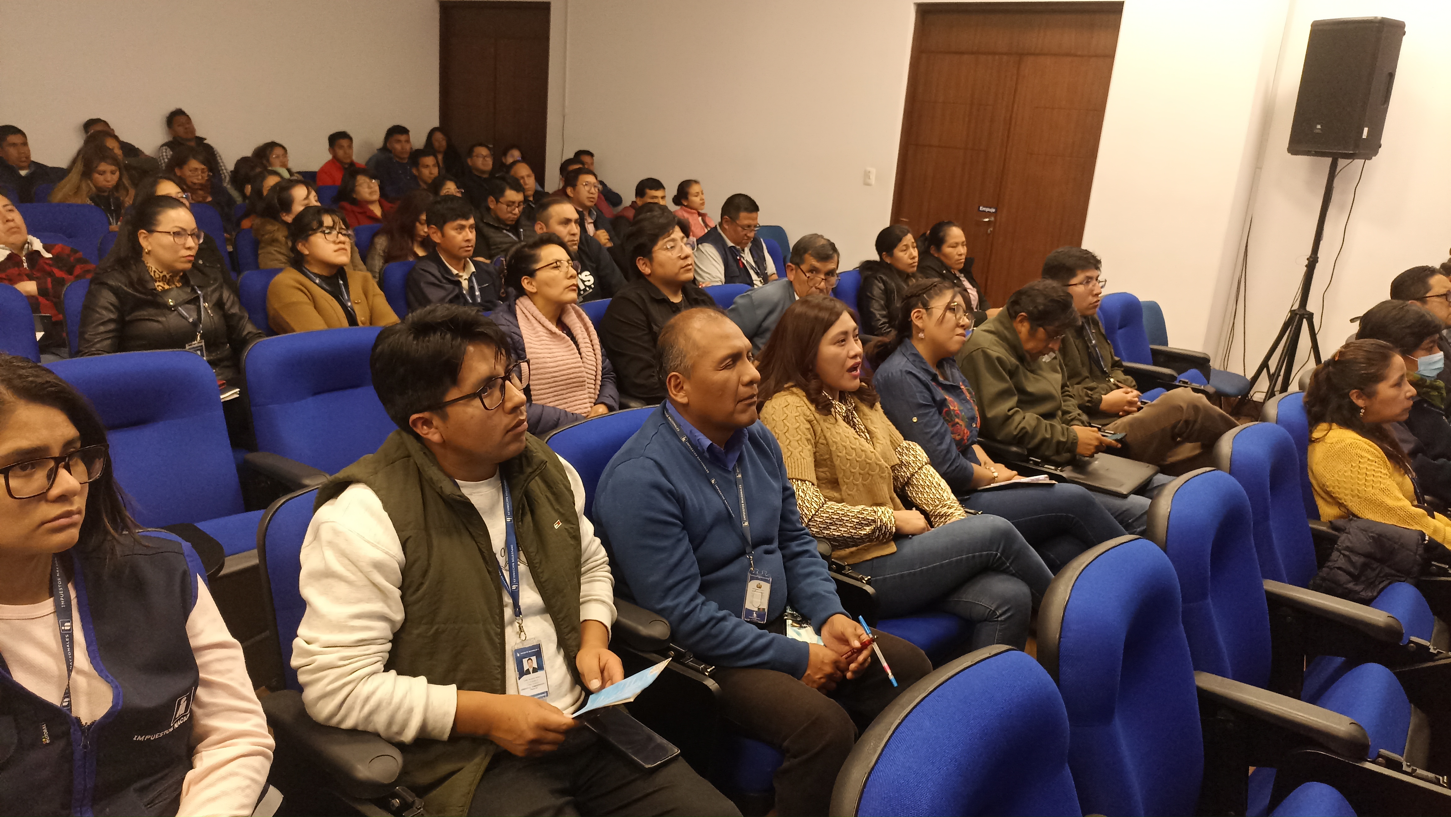 DEFENSORÍA DEL PUEBLO CAPACITA A FUNCIONARIOS DE IMPUESTOS NACIONALES EN DERECHOS HUMANOS Y PREVENCIÓN DE LA VIOLENCIA