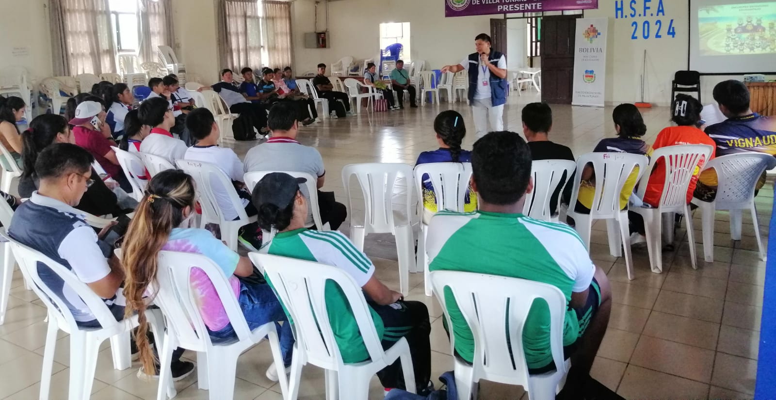 DEFENSORÍA DEL PUEBLO PROMUEVE ENCUENTRO DE DEFENSORES ESTUDIANTILES MUNICIPALES EN LA REGIÓN DEL TRÓPICO DE COCHABAMBA