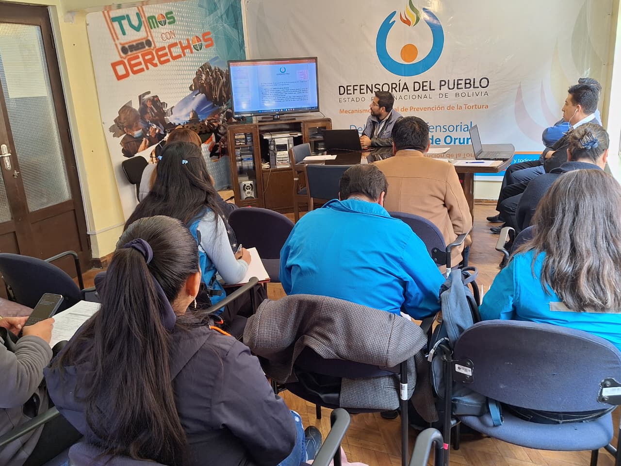EN ORURO, DEFENSORÍA DEL PUEBLO SOCIALIZA LEY CONTRA MATRIMONIOS TEMPRANOS Y FORZADOS