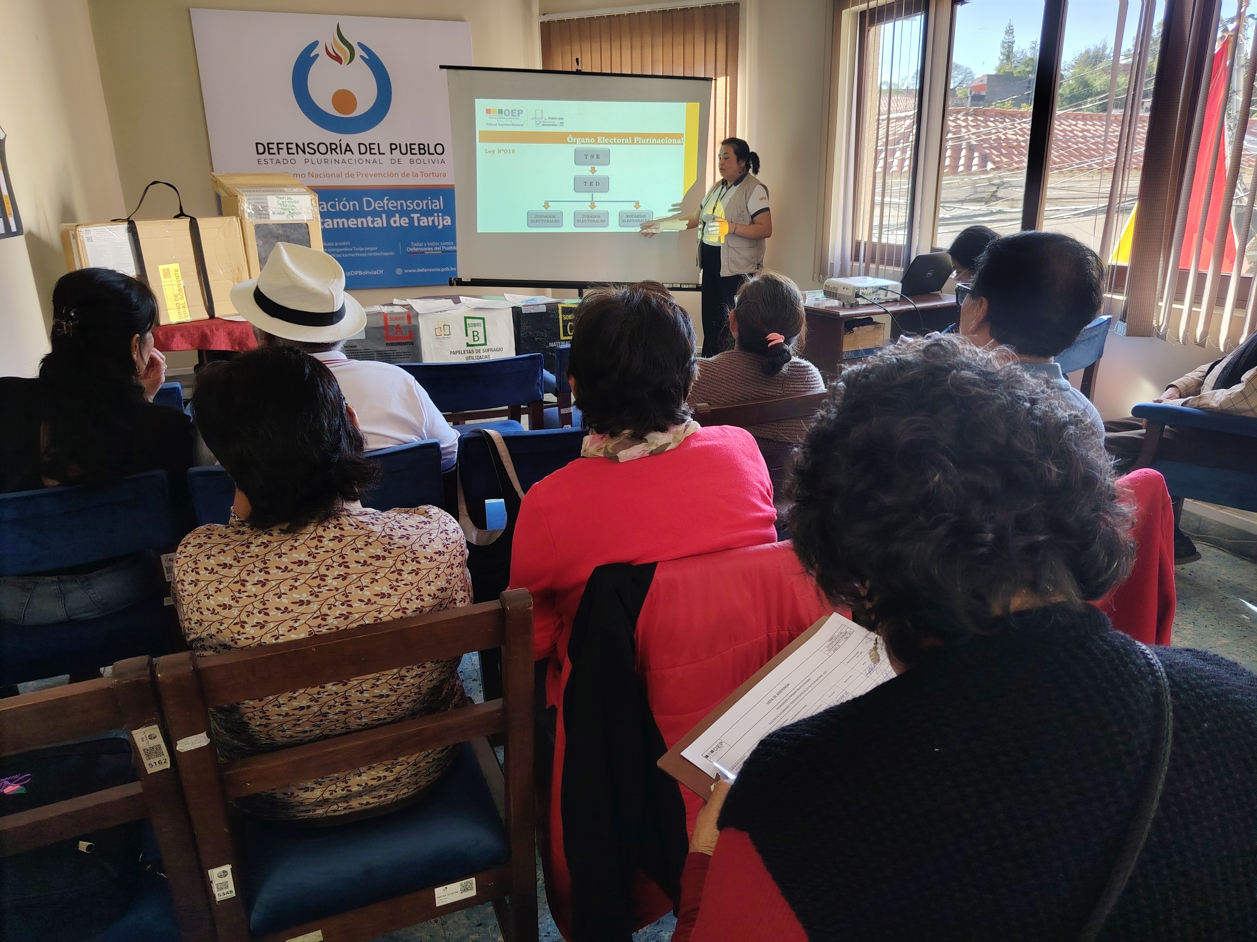 DEFENSORÍA DEL PUEBLO IMPULSA CAPACITACIÓN A PERSONAS ADULTAS MAYORES PARA GARANTIZAR SU DERECHO A UNA PARTICIPACIÓN POLÍTICA INFORMADA