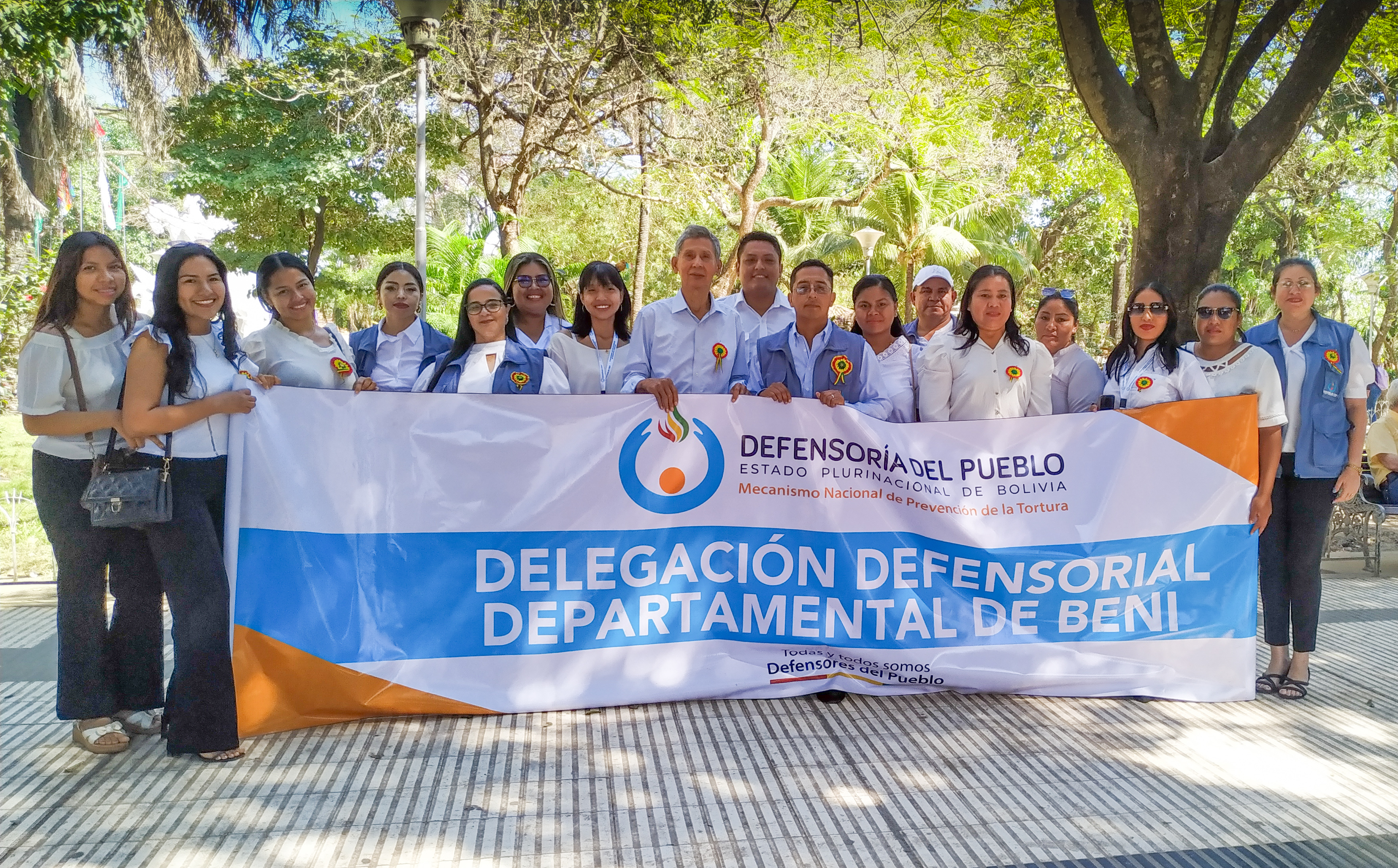 LA DEFENSORIA DEL PUEBLO PARTICIPA DEL DESFILE CÍVICO POR EL BICENTENARIO JUNTO A SUS DEFENSORES VOLUNTARIOS