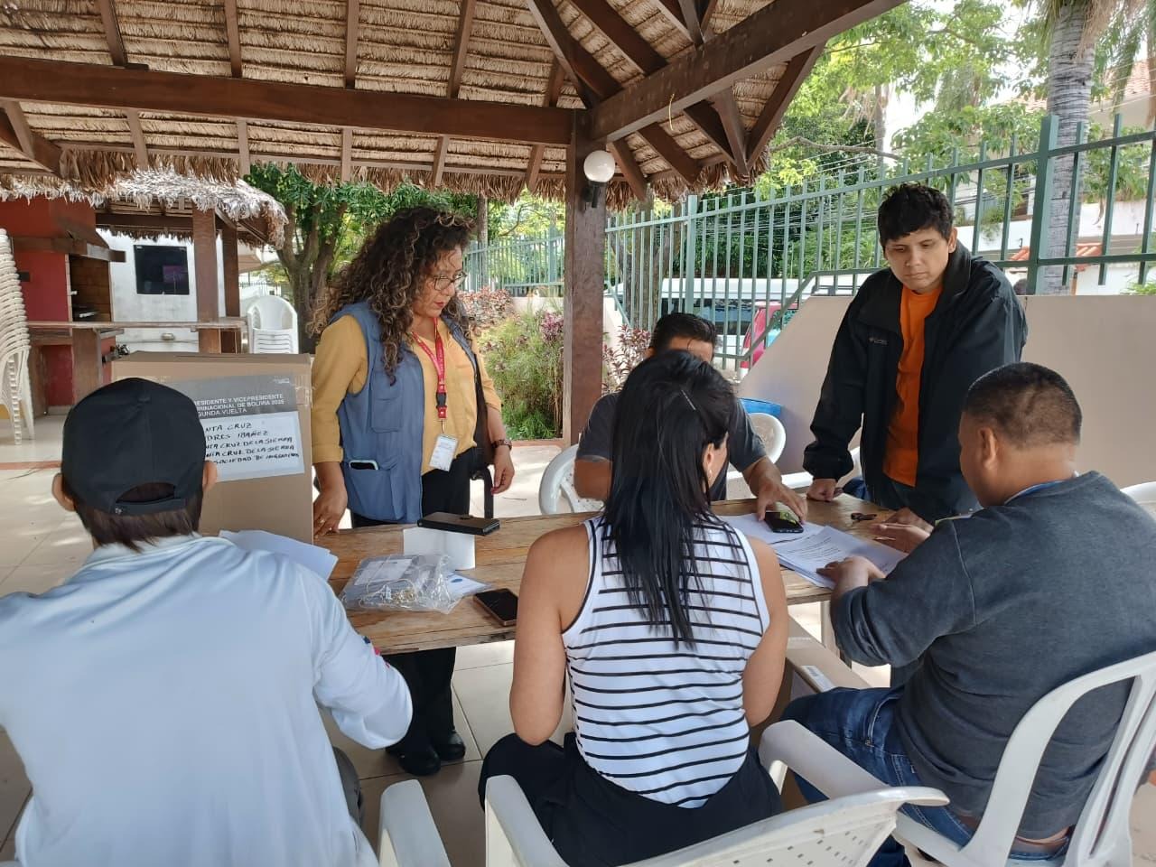 DEFENSORÍA DEL PUEBLO EN SANTA CRUZ DESTACA JORNADA ELECTORAL PACÍFICA