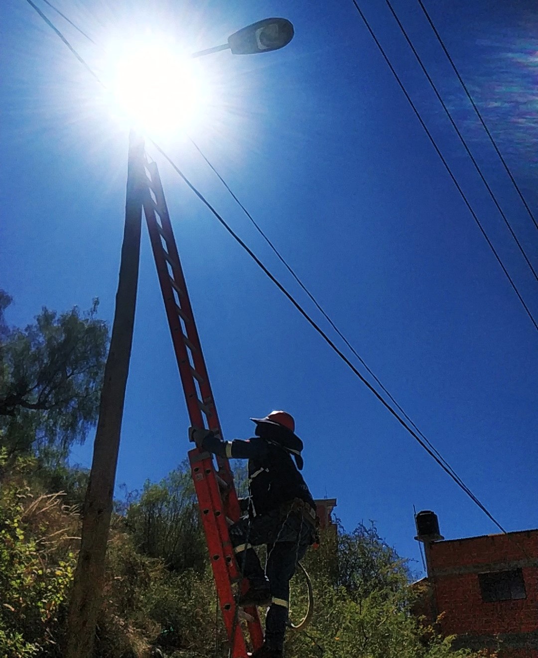 Defensoría del Pueblo exhorta las empresas y cooperativas de alumbrado público de la ciudad de Sucre asumir medidas de prevención para evitar accidentes por descargas eléctricas