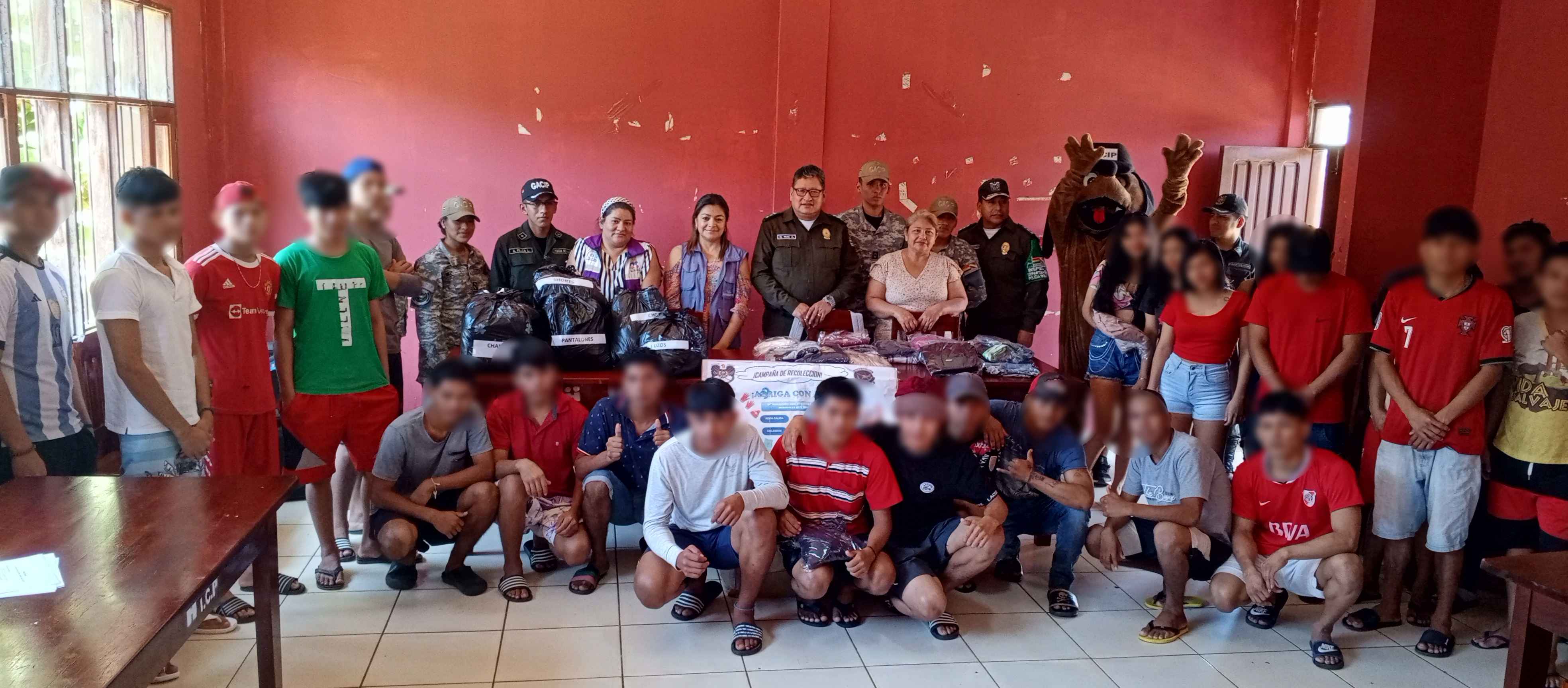 CAMPAÑA “ABRIGA CON AMOR” HACE EFECTIVA LA ENTREGA DE ROPA DE INVIERNO A LAS Y LOS ADOLESCENTES DEL CENTRO DE REINTEGRACIÓN DE VILLA ROJAS