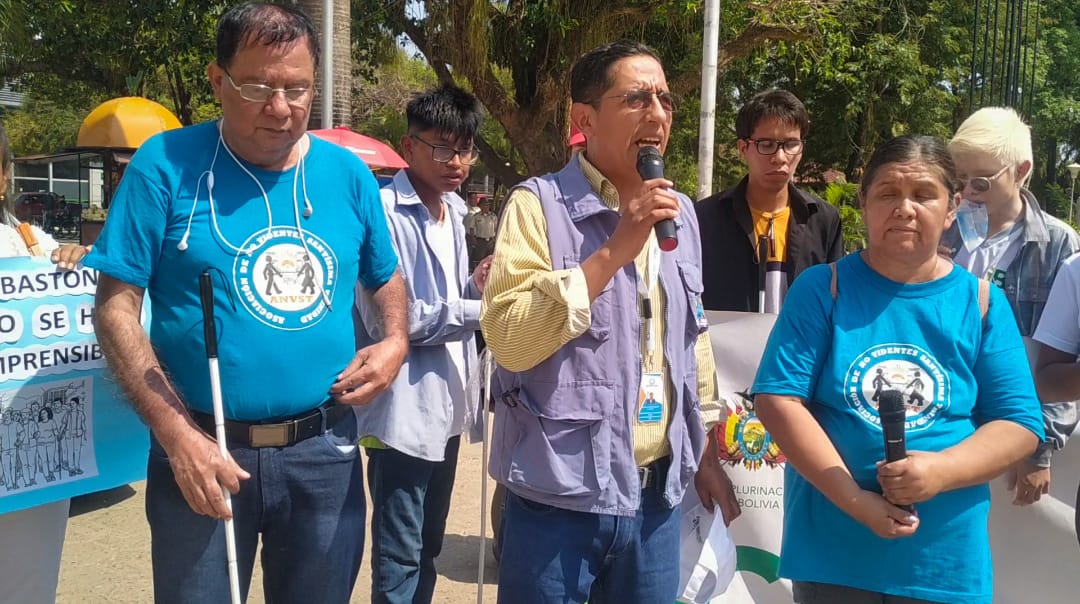 DEFENSORÍA DEL PUEBLO PARTICIPA EN MARCHA POR EL DÍA INTERNACIONAL DEL BASTÓN BLANCO Y EXIGE INCLUSIÓN PLENA PARA PERSONAS CON DISCAPACIDAD VISUAL