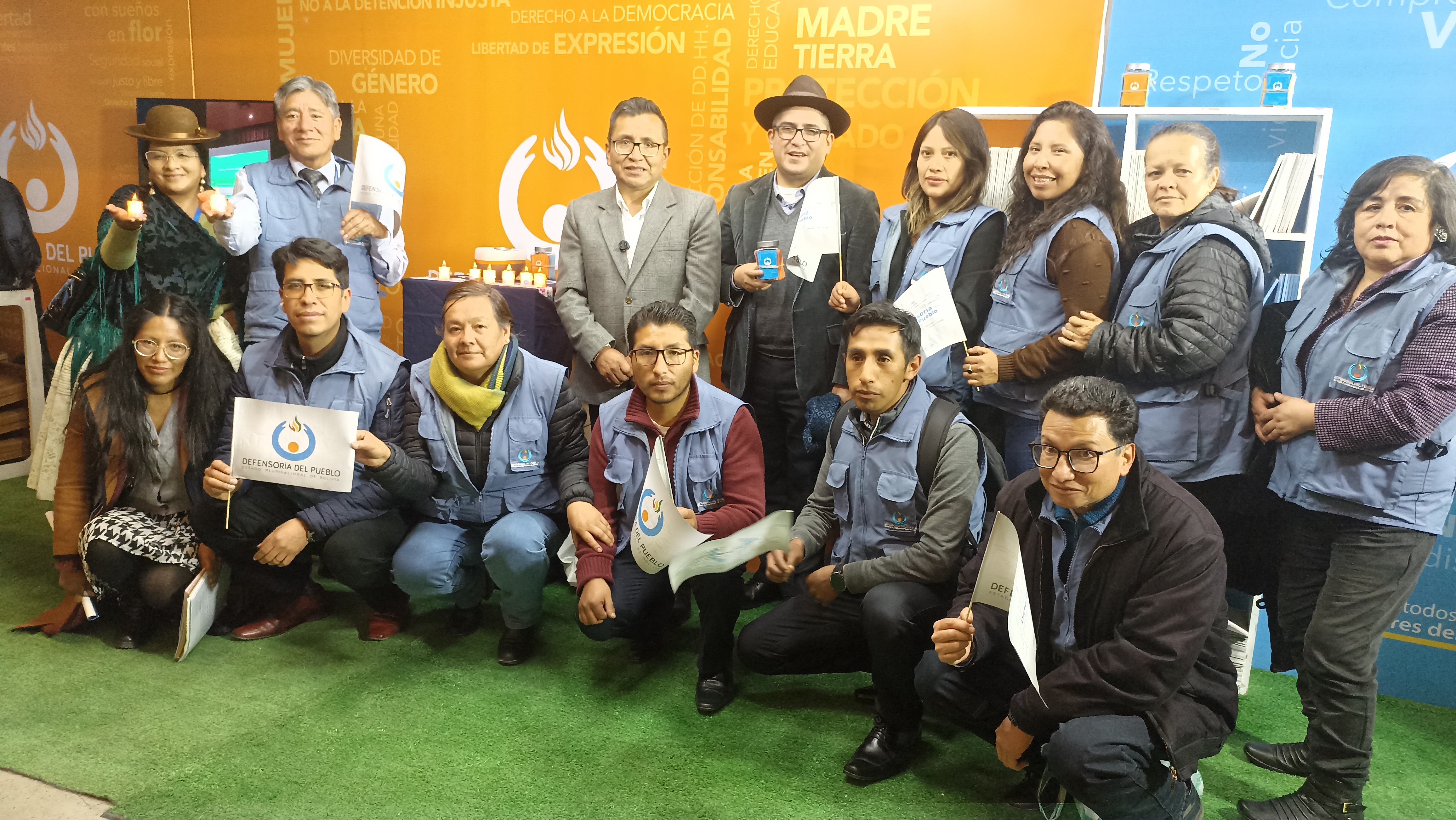 DEFENSORÍA DEL PUEBLO INAUGURA SU STAND EN LA 29ª FERIA INTERNACIONAL DEL LIBRO EN LA PAZ CONMEMORANDO EL BICENTENARIO DE BOLIVIA