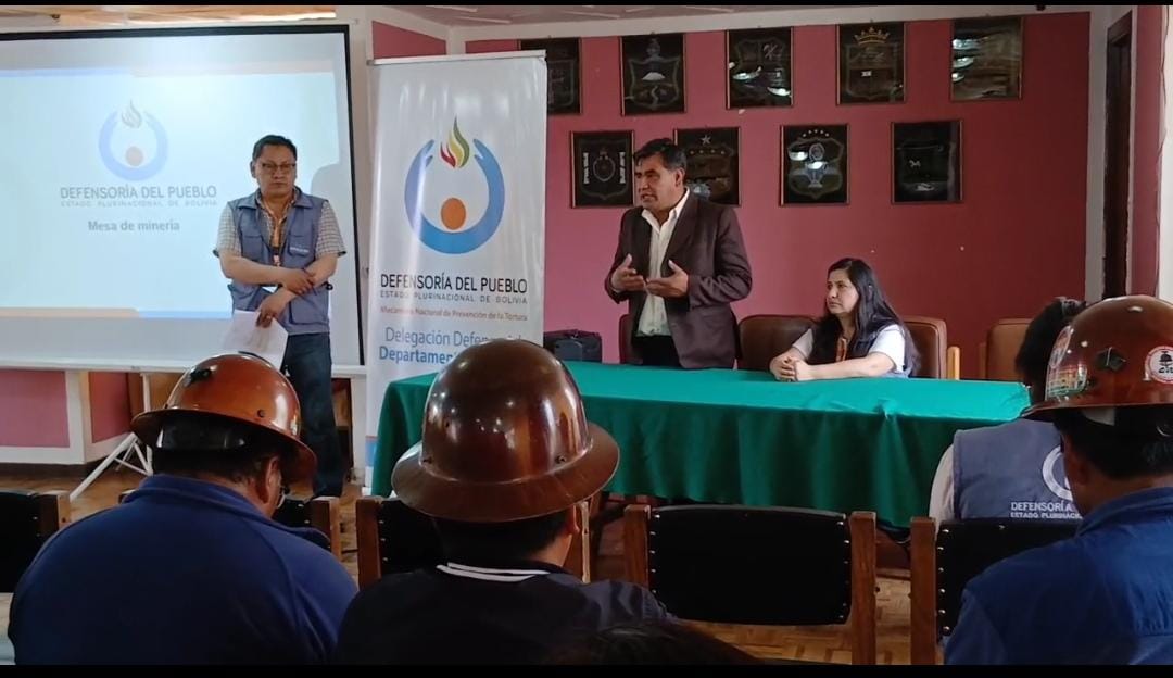 DEFENSORÍA DEL PUEBLO PROMUEVE DIÁLOGO SOBRE DERECHOS MINEROS PRECONSTITUIDOS EN ORURO
