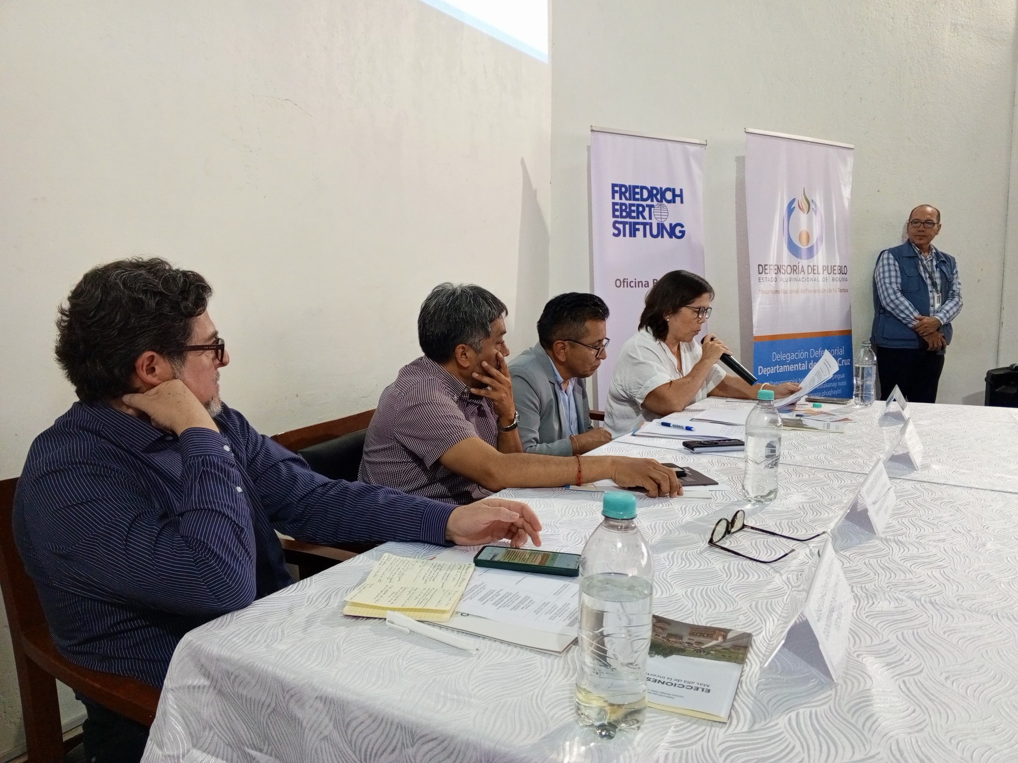 Conversatorios en Democracia “ELECCIONES 2025: MÁS ALLÁ DE LA INCERTIDUMBRE” Santa Cruz